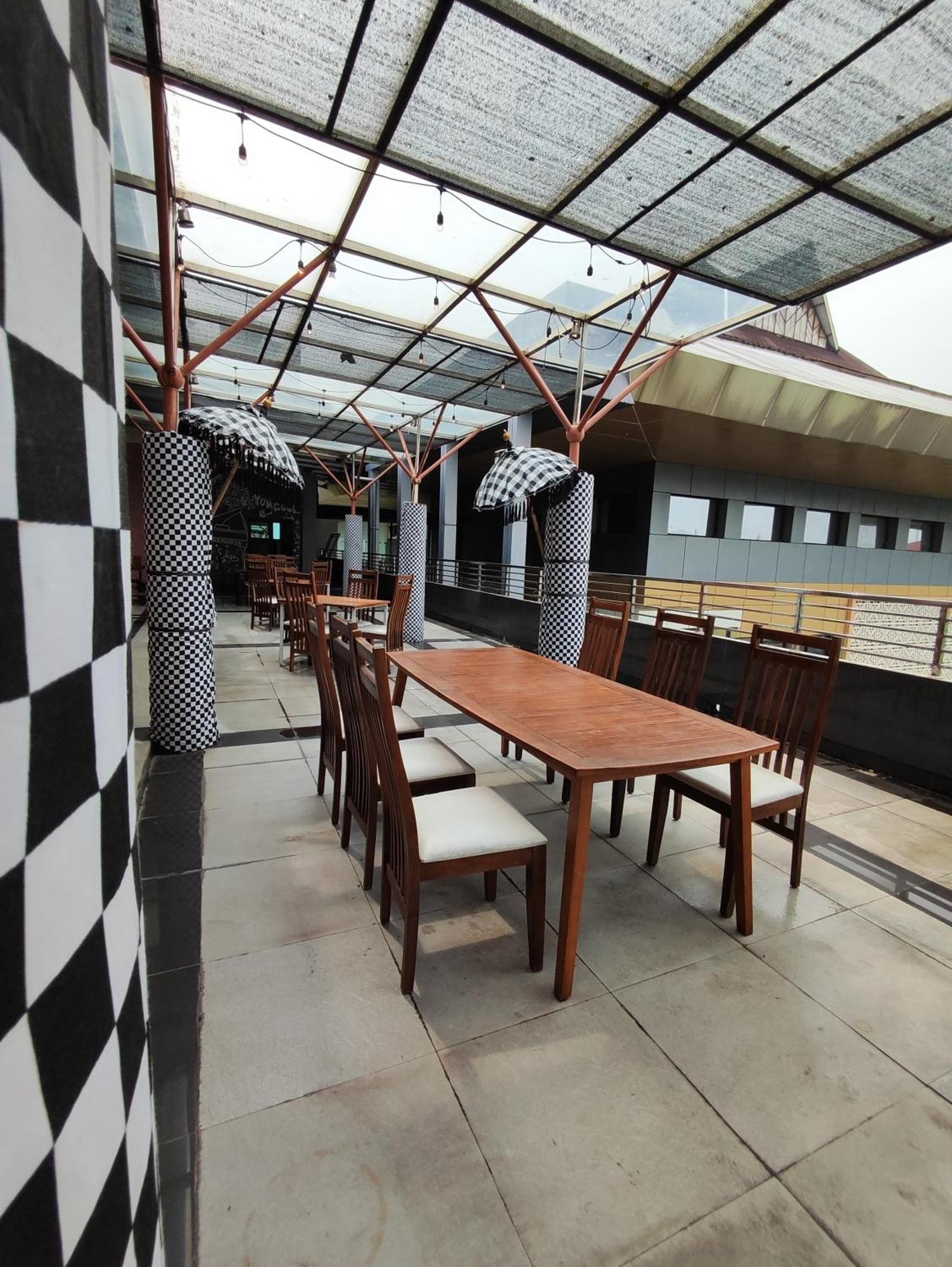 Utc Hotel סמאראנג מראה חיצוני תמונה